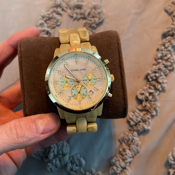 Michael Kors Ivory Tortoishell Watch - Picture 2 of 3